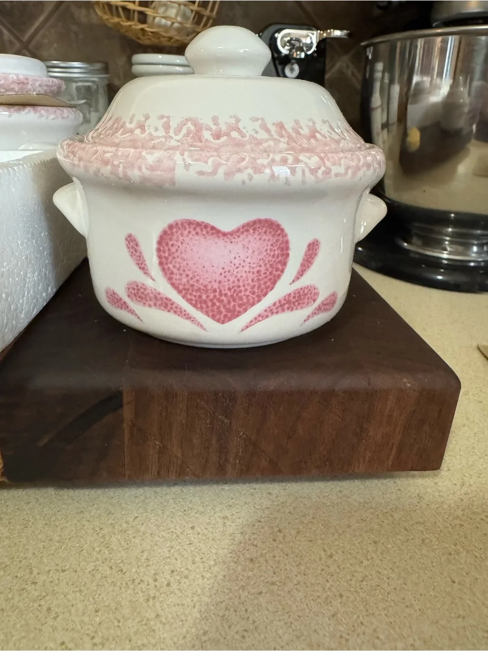 ABC Distributing Covered Soup Crocks Set - Mauve Heart Design